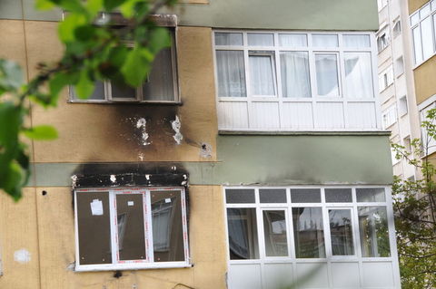 İstanbul Bostancı'da ''aşırı sol, bölücü ve radikal örgütlere'' yönelik başlatılan operasyonda, silahlı çatışma çıktı. Çatışmada, 1 başkomiser ile 1 vatandaş hayatını kaybetti; 6 polis ve bir gazeteci yaralandı. İçişleri Bakanı Beşir Atalay, operasyonda ölü ele geçirilen Orhan Yılmazkaya'nın ''Devrimci Karargah'' diye bilinen ''hem sol hem de bölücü terör örgütüyle irtibatlı bir organizasyonun lider kadrolarından olduğunu'', operasyonda, emniyet amiri Semih Balaban'ın şehit düştüğünü, bir vatandaşın da hayatını kaybettiğini açıkladı.