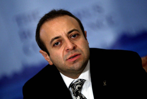 AK Parti İstanbul Milletvekili Egemen Bağış, AB makamlarıyla yapılan tam üyelik görüşmelerinde ''başmüzakereci'' görevini yürütmek üzere Devlet Bakanlığına atandı.