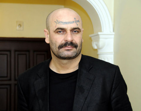 Akdeniz Üniversitesinde Nisan 2008'de yaşanan olaylarda, öğrencilere tabancayla ateş açarken görüntülenen Ömer Ulusoy, 5 yıl 9 ay hapis cezasına çarptırıldı.