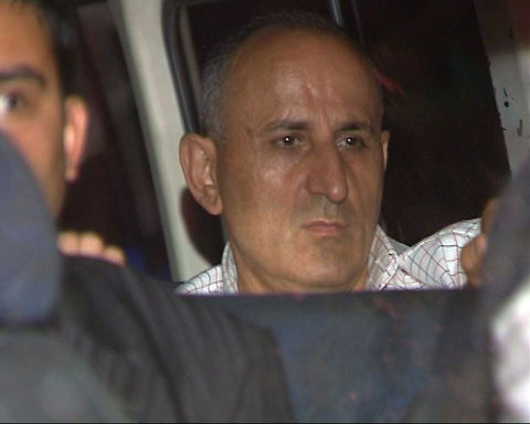 Ergenekon soruşturmasını yürüten Cumhuriyet savcılarınca ifadeleri alınan 9 muvazzaf subaydan Deniz Kurmay Albay Dursun Çiçek tutuklandı.