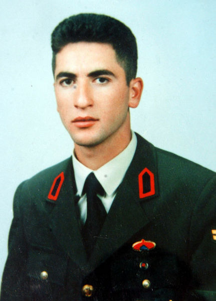 Genelkurmay Başkanlığı, Çukurca ve Eruh'taki çatışmalarda 6 askerin şehit olduğunu, 3 askerin yaralandığını bildirdi.