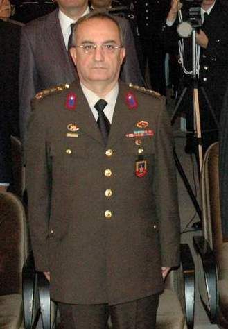 Kayseri İl Jandarma Alay Komutanı Albay Cemal Temizöz, Cizre'de sürdürülen kazı çalışmalarında bulunan kemiklerle ilgili Diyarbakır Cumhuriyet Başsavcılığının talimatı doğrultusunda gözaltına alındı.