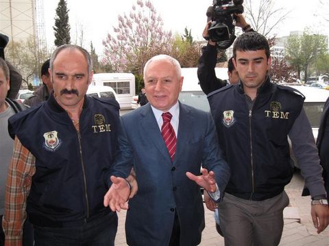 ''Ergenekon'' soruşturması kapsamında mahkemeye sevk edilen Prof. Dr. Mehmet Haberal, Prof. Dr. Ferit Bernay, Prof. Dr. Mustafa Yurtkuran, Prof. Dr. Fatih Hilmioğlu, Prof. Dr. Ayşe Yüksel ile Prof. Dr. Erol Manisalı, Hamdi Gökhan Ecevit ve Ömer Sadun Okyıltırık tutuklandı.