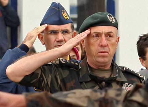 Emniyet Genel Müdürlüğü Özel Hareket Daire Başkanı Behçet Oktay intihar etti.