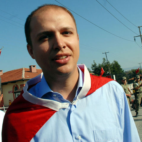 Başbakan Recep Tayyip Erdoğan'ın oğlu Bilal Erdoğan, vatani görevini yapacağı Burdur 58. Piyade Er Eğitim Alay Komutanlığı'na teslim oldu.