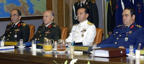 Eski Deniz Kuvvetleri Komutanı emekli Oramiral Özden Örnek, eski Kara Kuvvetleri Komutanı emekli Orgeneral Aytaç Yalman ve eski Hava Kuvvetleri Komutanı emekli Orgeneral İbrahim Fırtına ''Ergenekon'' soruşturması kapsamında ifadelerine başvurulmak üzere savcılığa çağrıldı. İfadeleri alındıktan sonra serbest bırakıldılar.