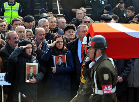 Emekli Jandarma Albay Abdülkerim Kırca, Ankara'daki evinde intihar etti.