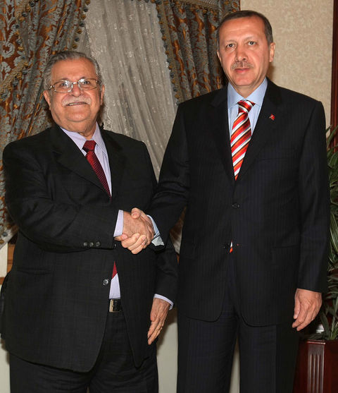 Başbakan Erdoğan, Irak Cumhurbaşkanı Celal Talabani ile İstanbul'da bir araya geldi.