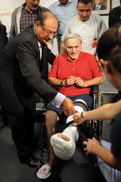 DİSK Genel Başkanı Çelebi, Şişli'de bulunan sendika genel merkezindeki odasında ayağından vurularak yaralandı, kaçmaya çalışan saldırgan yakalandı.