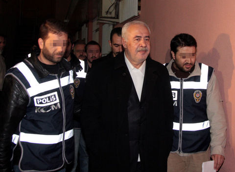 ''Ergenekon'' soruşturması kapsamında adliyeye çıkarılan 21 kişiden, eski Özel Harekat Dairesi Başkan Vekili İbrahim Şahin'in de aralarında bulunduğu şüphelilerden 9'u tutuklandı. Eski MGK Genel Sekreteri emekli Orgeneral Tuncer Kılınç ile emekli Kurmay Albay İlyas Çınar serbest bırakıldı.