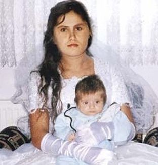 Yargıtay 1. Ceza Dairesi, Güldünya Tören'in ''töre'' nedeniyle öldürülmesine ilişkin davada, kardeşleri İrfan Tören'e verilen müebbet hapis ile Ferit Tören'e verilen 23 yıl 4 ay hapis cezasını onadı.