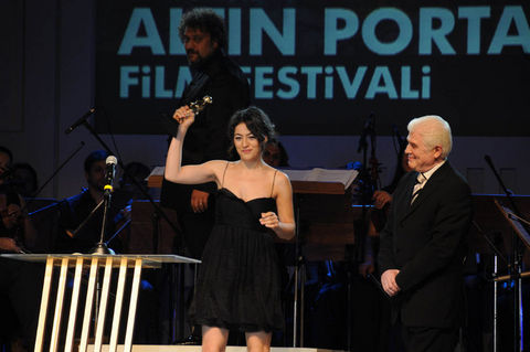 46. Uluslararası Antalya Altın Portakal Film Festivali Ulusal Uzun Metrajlı Film Yarışması'nın tarihinde ilk kez ''Bornova Bornova'' ve ''Kosmos'' filmleri En İyi Film Ödülü'nü paylaştı. ''Kosmos'' adlı filmin yönetmeni Reha Erdem ''En İyi Yönetmen'', Öner Erkan, ''En İyi Erkek Oyuncu'', Nergis Öztürk ise ''En İyi Kadın Oyuncu'' ödüllerini kazandı.