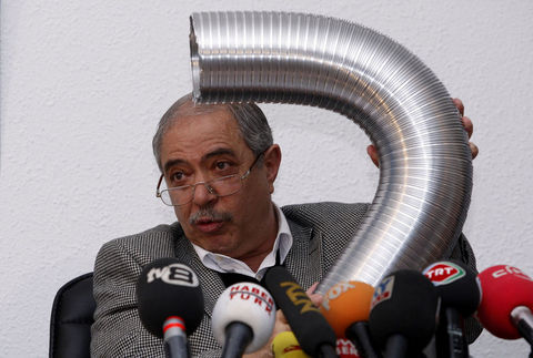 Başkent Doğalgaz Dağıtım AŞ Genel Müdürü Veysel Karani Demir, 7 üniversite öğrencisinin karbonmonoksit zehirlenmesinden öldüğü olayda ''hiçbir kusur ve ihmali olmadığı halde kurumun töhmet altında bırakıldığı'' ve düzenlediği basın toplantısındaki ''gençlere ilişkin sözlerinin yanlış anlaşıldığı'' gerekçesiyle görevinden istifa etti.