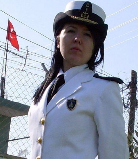 Aden Körfezi'nde kaçırıldıktan 89 gün sonra korsanlarla yapılan anlaşma sonucu serbest bırakılan ''Horizon 1'' gemisinin 17 mürettebatı uçakla İstanbul'a geldi.