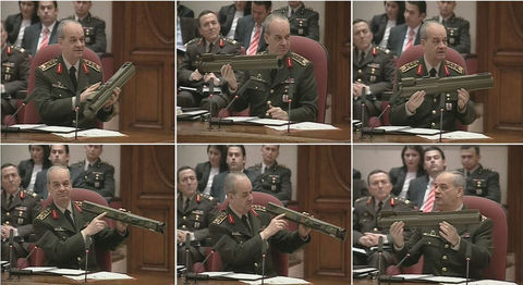 Genelkurmay Başkanı Orgeneral Başbuğ, Genelkurmay Karargahı'nda ''İletişim Toplantısı'' düzenledi. Orgeneral Başbuğ, ''Darbe Günlükleri'' iddiasıyla ilgili olarak, ''Genelkurmay Başkanlığının elinde bu konuyla ilgili hiçbir belge yoktur'' dedi. Orgeneral Başbuğ, İstanbul Cumhuriyet Başsavcılığının yürüttüğü soruşturma kapsamındaki ''darbe'' iddialarıyla ilgili olarak, ''Türk Silahlı Kuvvetlerinin bünyesinde mevcut demokratik rejime aykırı faaliyette bulunan kimse bulunamaz, barınamaz'' diye konuştu. Başbuğ, İstanbul Cumhuriyet Başsavcılığının yürüttüğü soruşturma kapsamında bugüne kadar bulunan 45 adet silahın hiçbirisinin TSK envantere ait olmadığını belirterek, ''TSK'nın ülke sathında, hiçbir yerde gömülü silah ve mühimmatı yoktur'' açıklamasında bulundu.