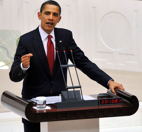 Türkiye'deki temaslarına başlayan ABD Başkanı Obama, Anıtkabir'i ziyaretinin ardından Cumhurbaşkanı Gül ile Çankaya Köşkü'nde görüştü. Obama, önce TBMM Başkanı Köksal Toptan, ardından da CHP Genel Başkanı Deniz Baykal, MHP Genel Başkanı Devlet Bahçeli ve DTP Genel Başkanı Ahmet Türk ile bir araya geldi. Obama, TBMM Genel Kurulu'nda konuştu.