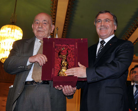 ''TBMM Onur Ödülü'' tarihçi Prof. Dr. Kemal Karpat'a verildi.