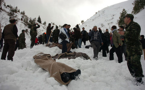 Gümüşhane'nin Torul ilçesine bağlı Zigana Dağı'nda günübirlik yürüyüşe çıkan 17 kişilik grubun üzerine çığ düşmesi sonucu 10 kişi öldü, 7 kişi kurtarıldı.