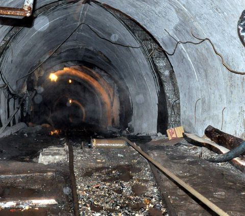 Bursa'nın Mustafakemalpaşa ilçesindeki bir maden ocağındaki grizu patlaması ve ardından meydana gelen göçüğün altında kalan 19 işçi hayatını kaybetti.