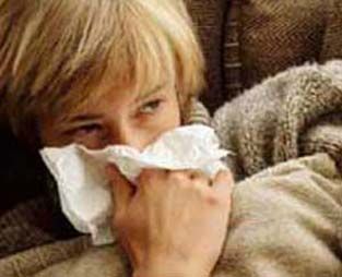 HARVARD'A GÖRE HASTALIK ABARTILDI: - Bu araştırma, Londra, CDC Atlanta ve Harvard Medical School tarafından ortak olarak yürütülmüş bir araştırma ve nisantemmuz - ayları arasında, ABD'nin sadece iki eyaletinde toplanan veriler ışığında yapıldı. Bir başka deyişle daha - grip sezonu başlamadan önce yapıldı ve bir analiz olması nedeniyle çok sınırlı verilere sahip. Bu aylar arasında - Türkiye'nin istatistiklerine bakıldığında henüz ölüm vakası bile saptanmadı. Dolayısıyla bu çalışma, H1N1 pandemisinin kuzey yarımküre bilançosunu yansıtmıyor. Böyle bir çalışmanın gerçeği yansıtması için tüm ülkelerden veriler içermesi ve grip - sezonu bittikten sonra yapılmış olması gerekmektedir.