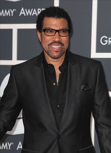 20 milyon dolar... Şarkıcı Lionel Richie'nin boşanma tazminatı 20 milyon dolardı.