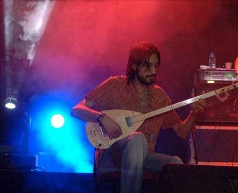 - Gamze Tunçbilek 125 bin TL... Mankenlikten şarkıcılığa transfer olan Ece Gürsel'le aşk yaşayan ünlü bağlama virtüözü İsmail Tunçbilek, beş yıllık eşi Gamze Tunçbilek'ten tek celsede boşandı. Sarıyer Adliyesi Aile Mahkemesi'nde görülen davada Gamze Tunçbilek'e dört yaşındaki kızı Belgin'in velayetinin yanı sıra iki bin TL nafaka, kızı için ilkokula başlayana kadar bin TL, ilkokula başladıktan sonra her ay üç bin TL nafaka verilmesine karar verildi. Müzisyen ayrıca eski eşi ve kızı için oturacakları bir daire ya da onun karşılığı olan 125 bin TL verecek.