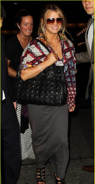 Jessica Simpson'ın bu çantası, moda eleştirmenlerinin alay konusu oldu.