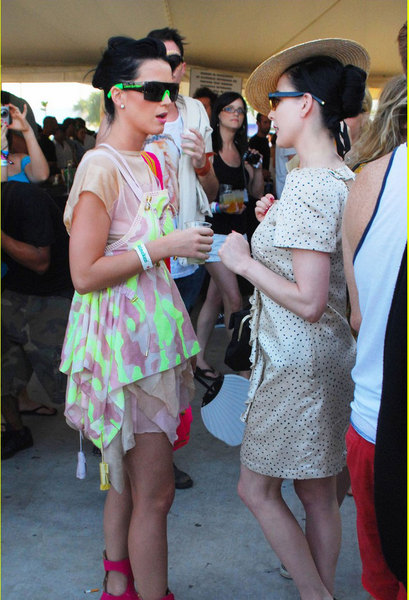 Katy Perry ve Dita Von Teese, Coachella Müzik Festivali'nde.