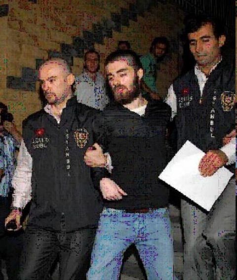 40 gün önceden teslim tarihi şu şekilde algılandı: "Tarih ya 15-16 Ağustos ya 16 Eylül ya da ramazan bayramı, hareketlenme zamanı, geliş zamanı, hata zamanı, YAKALANMA ZAMANI." ve Cem G. 16 Eylülü, 17'sine bağlayan gece teslim oldu. Saat 00: 45'te polis açıklaması ile de bunu duyurdu.  -  - Teslimden yaklaşık 18 gün önceki tanımlama: "Cem G'nu elleri kelepçeli iki polis arkasında hafif yokuş bir yerden inerken gördüm, emniyet binası gibi sanki, üzerinde siyah deri mont ve kot pantolon var."  -  - Yine, Temmuz ayında bile, teslim olması için pazarlıklar yapıldığı, uzaktangörü ile algılandı: "Bir pazarlık var. Telefon görüşmeleri falan. Sanki ortalığın biraz sakinleşmesi bekleniyor. Sanki kısa bir süre sonra cem birilerine teslim edilecek". -  -