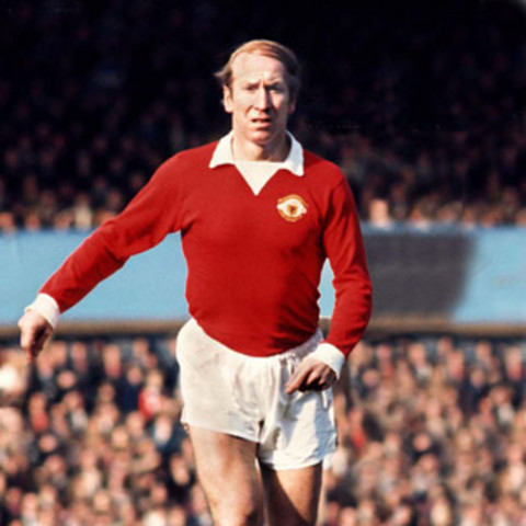 Bobby Charlton (İngiltere) -  - İngiltere teknik direktörü Alf Ramsey, 1966'da zafere ulaşan milli takımı, Charlton'ı merkez alarak oluşturdu. -  - Uzun bir dönem, dünya genelindeki en ünlü İngiliz futbolcu olarak kendisini kabul ettiren Charlton, futbol kariyerine sağ iç olarak başladı, ancak zamanla, 4-1-3-2 dizilişindeki İngiltere milli takımında, forvet oyuncularının arkasında, hücuma yönelik orta saha oyuncusu olarak kendisini kabul ettirdi. -  - Avrupa'da Yılın Futbolcusu ödüllü oyuncu, İngiltere'nin 1958, 1962 ve 1970 kadrolarında da yer aldı.