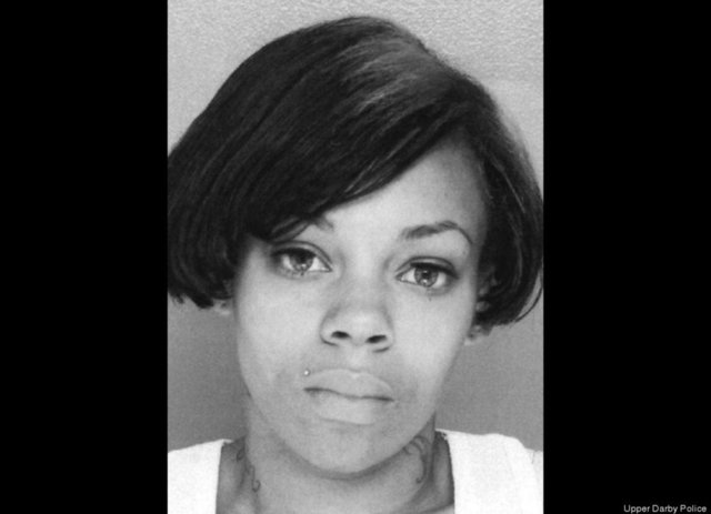 Eyalet polisi Ashley Bellamy (36)'in vajinasında 36 şişe kokain olduğunu iddia etti.  -