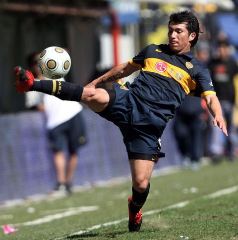 KAZA YAPIP ARABADAN FIRLADI (03.01.2009) - Otomobiliyle kaza yaparak araçtan dışarı fırladı. Şili basını oyuncunun alkol problemini yenemediğini iddia etse de polis bunu yalanladı. Medel ambulansla hastaneye kaldırılırken "1 yıldır alkol kullanmadığını" ve "uyuyakaldığını" söyledi. Arabada büyük hasar oluştu.