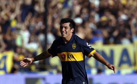 TAKIM ARKADAŞINDAN KAFA YEDİ! (25.08.2007) - Universitario derbisinde Universidad de Chile'nin ilk golünde hatası bulunan Medel, takım arkadaşı Eros Perez ile saha içinde tartıştı. Perez'in damarına basan Medel, bunun bedelini sert bir kafa darbesi alarak ödedi. Hakemin gözünden kaçan bu olay O'nu ateşlemiş olacak ki karşılaşmanın ikinci yarısındaki 2 golüyle galibiyette önemli rol oynadı.