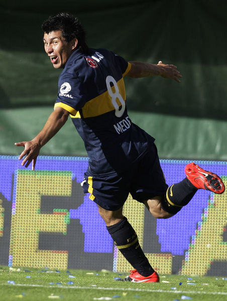 RAKİBİNE TÜKÜRDÜ (01.09.2007) - Universidad Catolica – Deportes Concepcion karşılaşmasında Patricio Almendra'ya tükürdü ve 6 maç ceza aldı.