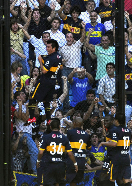 ALKOLLÜ ARABA KULLANIP KAZA YAPTI (26.10.2007) - Otomobilinin kontrolü kaybetti ve yoldan çıktı. Alkollü araç kullandığı tespit edildi. Bu olaydan sonra kulübü, oyuncunun psikolojik yardım almasını sağladı.