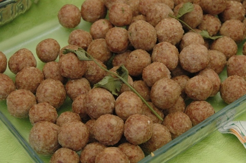 Yöresel yemeklerden İçli köfte