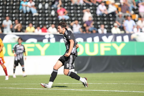 GİYEMEDİ Kİ! - Ardından 9 numaralı forma arka bahçede yetişen genç bir fidana, Can Erdem'e emanet edildi. Ve 9'un sahibi yeni sezon forma numaraları açıklandıktan tam - 1 gün sonra o formayı daha sırtına bile geçiremeden TFF 1. Lig takımlarından Altay'a kiralandı. -