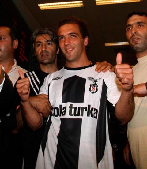 PENGUEN BİLE DEDİLER - Gelelim daha yakın tarihlere... Real Madrid'in Arjantinli gol makinası Federico Higuain'in ağabeyi Gonzalo Higuain kardeşinin yeteneklerine hürmeten River Plate'den ertuğrul Sağlam'ın referansıyla getirildi. Ortaya koyduğu performansla kendisine 'Penguen' bile dedirten Higuain, Meksika'ya kiralandı.  -