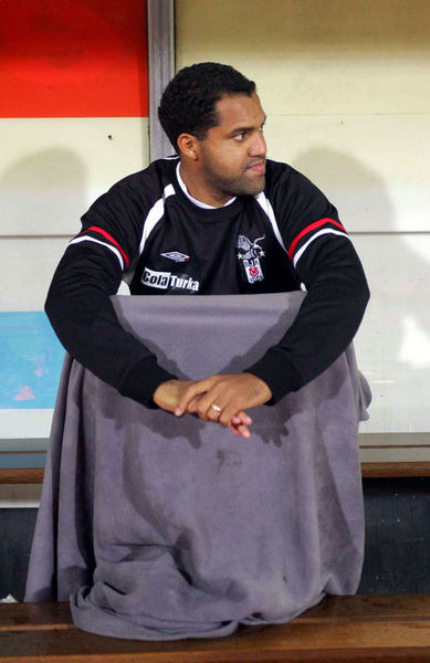 NEREDE O ESKİ SAMBACI - Ve bir gol kralı geldi Beşiktaş'a... Almanya'da fırtınalar estiren Goncalves Ailton, Siyah-Beyazlı takımın bir başka 9 numaralı gol ayağıydı. Ancak o forma sambacıya da yaramadı. Almanya'daki performansını mumla aratan ve kaçırdığı gollerle herkesi delirten Brezilyalı Beşiktaş'tan ayrıldıktan sonra gezmedik ülke bırakmadı. Ve o da sessiz sedasız kayan yıldızların arasına adını üst sıralardan yazdırdı.  -