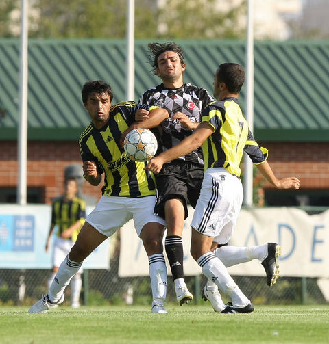 GİYEMEDİ Kİ! - Ardından 9 numaralı forma arka bahçede yetişen genç bir fidana, Can Erdem'e emanet edildi. Ve 9'un sahibi yeni sezon forma numaraları açıklandıktan tam - 1 gün sonra o formayı daha sırtına bile geçiremeden TFF 1. Lig takımlarından Altay'a kiralandı. -