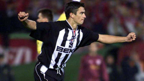 SADECE PANCU - Sonrasında 9 numaralı forma Pancu'ya aitti. Mircea Lucescu'nun keşfi olarak bilinen Rumen futbolcu Siyah-Beyazlı taraftarların gönlünde attığı gollerle kısa sürede büyük yer kazandı. Özellikle bir Fenerbahçe maçında kaleye geçip yaptığı kurtarışlarla takımına galibiyeti getirince Kadıköy Panteri diye anılan ilk futbolcu oldu. Ancak Pancu, 3 sezon giydiği Beşiktaş formasına veda etti. Bursaspor ile bir macera yaşasa da bir daha dev kulüplerin kapısının önünden bile geçemedi.  -