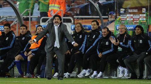 2 Haziran 1979 : Ulusal Takım altındaki ilk golünü İskoçya'nın Glasgow kentinde attı.