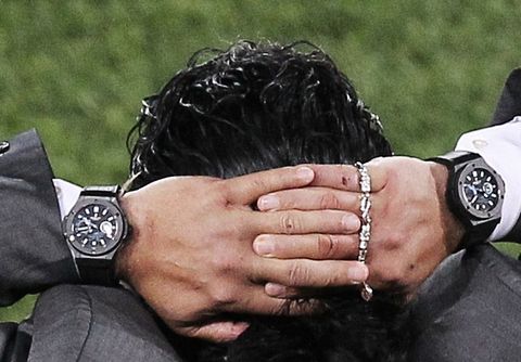 30 Haziran 1984 : Rekor denilebilecek bir ücret karşılığında İtalyan ekibi Napoli'ye transfer oldu. -