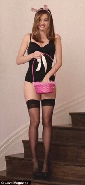 Dünyaca ünlü model Miranda Kerr, Love dergisinin çekimleri için kamera karşısına geçti.