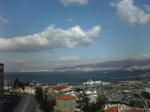 Aşiyan- - Kuş yuvası. Günümüzdeki ismini şair Tevfik Fikret'in burada bulunan, Farsça'da kuş yuvası anlamına gelen 'Aşiyan' isimli evinden alıyor. Bağlarbaşı: Semt, en ünlü bağ ve bahçelerin bir dönem burada yer almasından dolayı bu adla anılıyor.