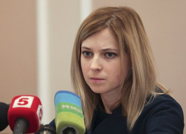 'NYASH-MYASH DEDİRTMEM'Poklonskaya, kendisine Rusça "Nyasha" lakabı takılmasına tepki göstermiş ve savcı olarak tanınmayı tercih ettiğini, kendisine "nyash-myash" denmesine izin vermeyeceğini söylemişti.