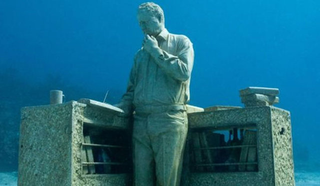İcra ettiği sanatın, doğaya da faydası var. Taylor, suyun 4 ila 9 metre altındaki mercanlara kendilerini onarma ve tazeleme şansı tanıyor. Çünkü son 30 yıldaki aşırı avlanma, çevre kirliliği mercanları derinden yaralamış.