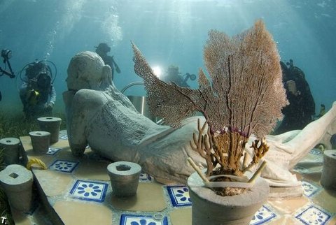 Dünyadaki ilk sualtı müzesi 2006'da Grenada'daki Molinere Körfezi'nde açıldı. Meksika Cancun'da, 2009'da açılan en büyük müze MUSA'da ise Taylor'ın sıra dışı 500 heykeli görülebilir.