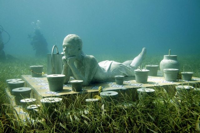 Cancun MUSA (Meksika) - Biri su yüzeyinde, ikisi su altındaki üç galeride toplam 500 sıra dışı heykel yer alıyor. İlk eserler 2009'da yerleştirilmiş.