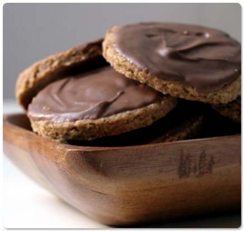 Öğün atlamak: Öğün atlamak kan şekerinizin değerlerinde değişikliğe neden olacağından, şiddetli bir baş ağrısını, acıkmış olduğunuz gerçeğinden daha önce farkedeceğinden emin olun.